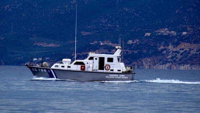 Φωτιά σε φορτηγό πλοίο ανοικτά της Ελαφονήσου – Διασώθηκαν τα μέλη του πληρώματος